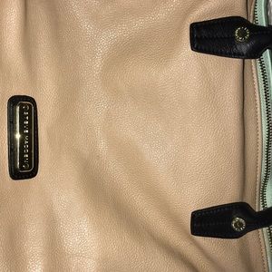 Im selling a 2 color bag